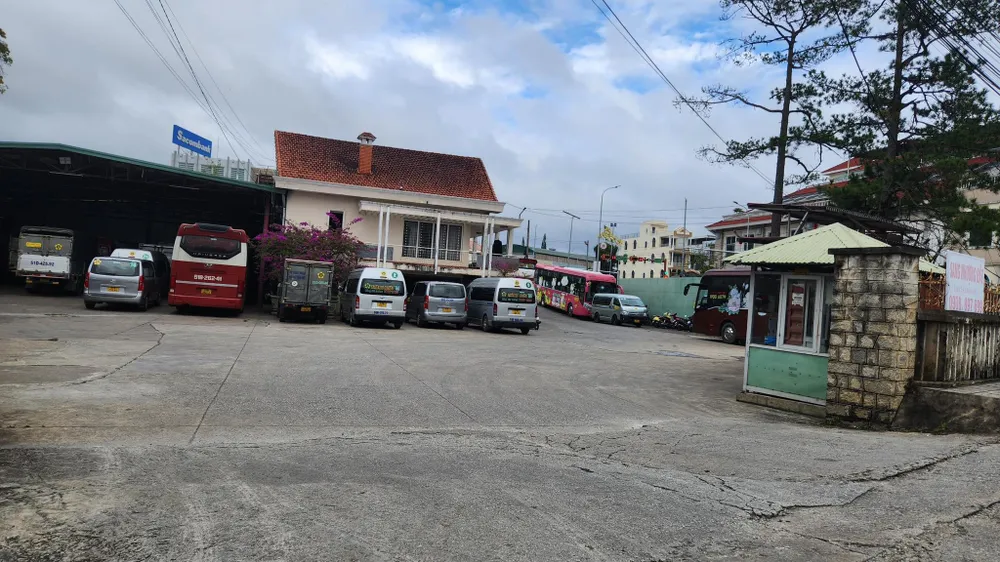 Điểm đón khách của Thành Bưởi tại TP Đà Lạt vắng khách. Ảnh: VÕ TÙNG thanh-buoi-2.jpeg