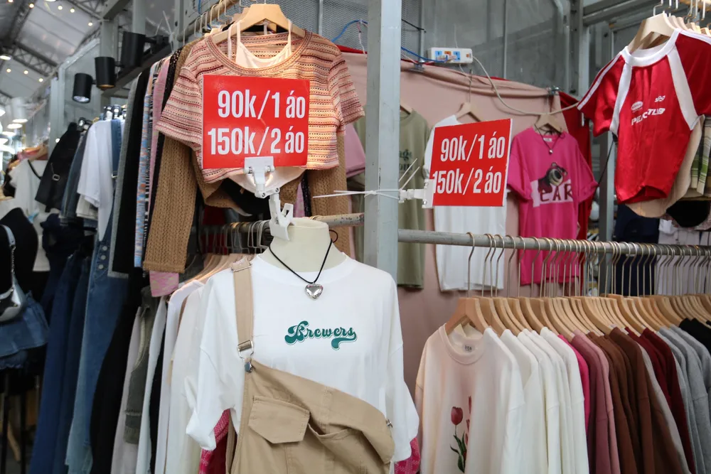 Giá công khai cho khách hàng dễ dàng mua sắm. z4828633056564_93fc7db1d67282e9d0b0d6b405110714.jpg