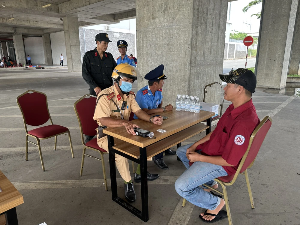 Tài xế các đơn vị vận tải tại Bến xe Miền mới không vi phạm nồng độ cồn, ma túy.