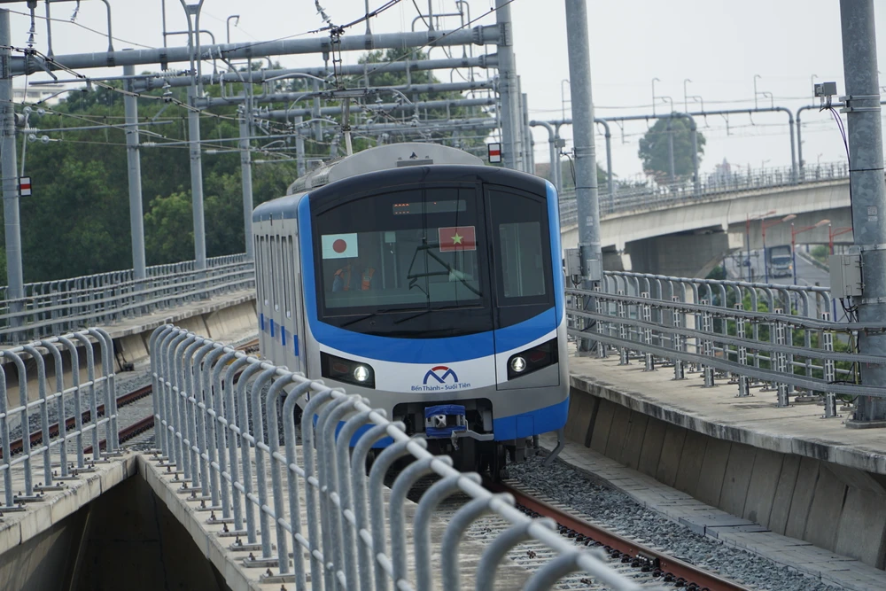 Dự án metro số 1 đạt hơn 96% khối lượng, dự kiến vận hành chính thức vào tháng 7-2024. tau-metro1-1802-6482-4442.jpeg