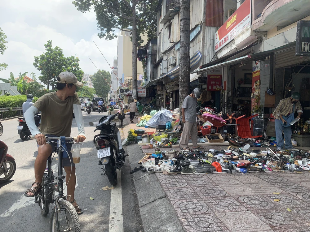 lấn chiếm vỉa hè ở TP.HCM