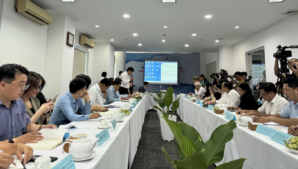 Báo Phụ nữ TP.HCM và SAWACO tổ chức Hội thảo “Nước sạch với cuộc sống: Cung ứng, sử dụng và đối phó thách thức”. Ảnh: ĐÀO TRANG sử dụng nước sạch ở TP.HCM