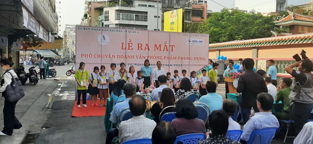 Phố văn phòng phẩm đầu tiên tại TP chính thức được ra mắt. Ảnh: CTV Những con phố chuyên doanh độc đáo tại TP.HCM