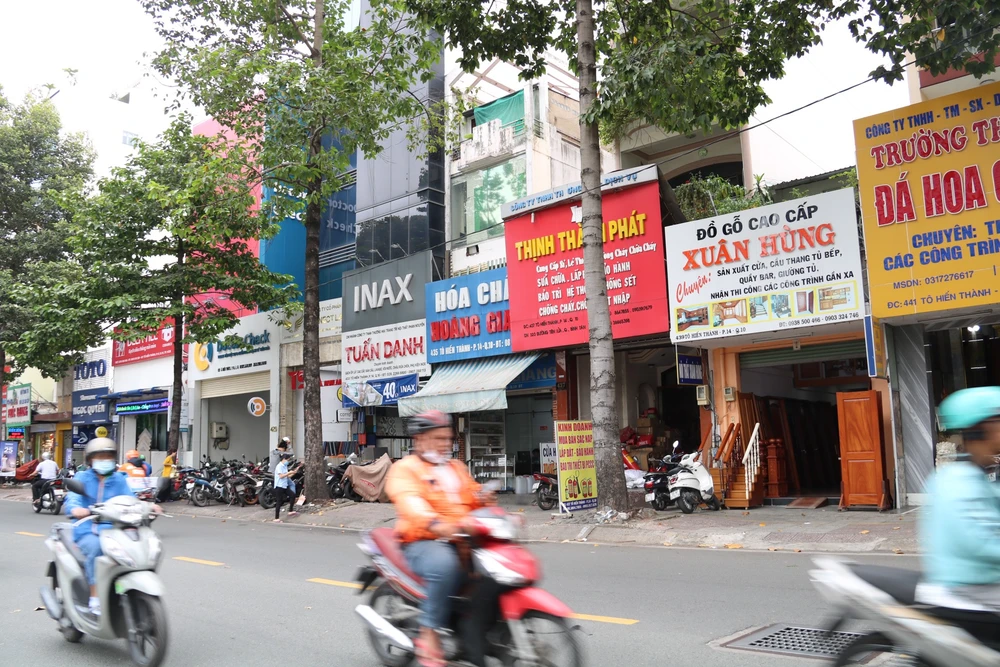 Phố chuyên doanh vật liệu xây dựng tập trung khoảng 150 cửa hàng lớn nhỏ trên 2 con đường Thành Thái và đường Tô Hiến Thành phố vật liệu xây dựng