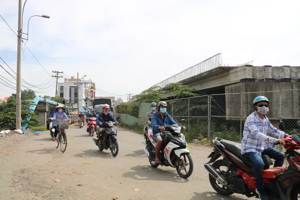 Dự án cầu Bà Hom được kỳ vọng sẽ giảm bớt áp lực giao thông cho khu vực quận Bình Tân. z4888987448284_0bbc9af7bfc6117c845e0df0a2531ffe.jpg