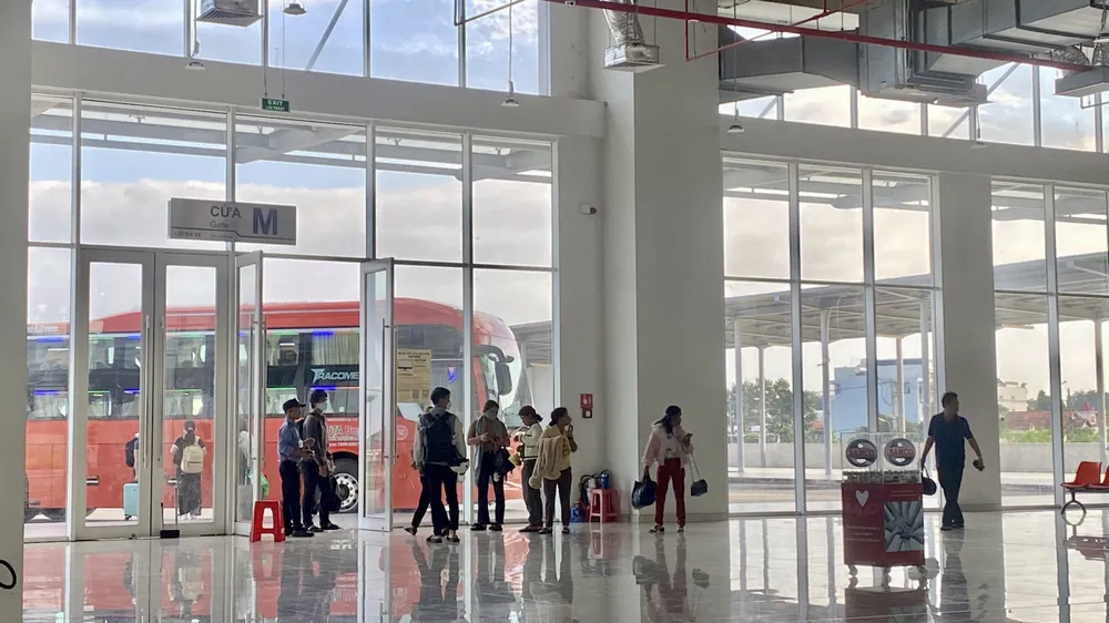 Bến xe miền Đông mới ra sao sau khi siết chặt “xe dù bến cóc” ?