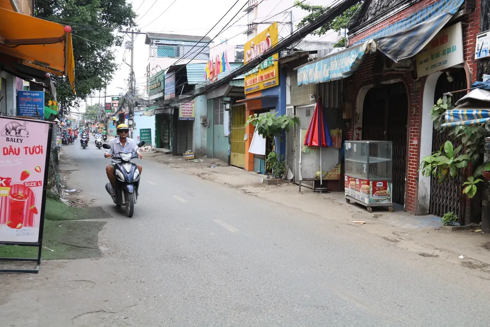 Đang tháo dỡ nhiều mặt bằng để phục vụ dự án mở rộng đường Dương Quảng Hàm, quận Gò Vấp