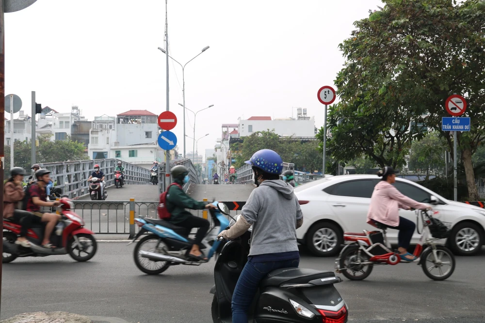 Nút giao thông Trường Sa- Trần Khánh Dư - Hoàng Sa xóa khỏi tình trạng ùn ứ, xung đột giao thông khi TP tổ chức phân luồng giao thông, bỏ đèn đỏ. nut-giao-thong.jpg