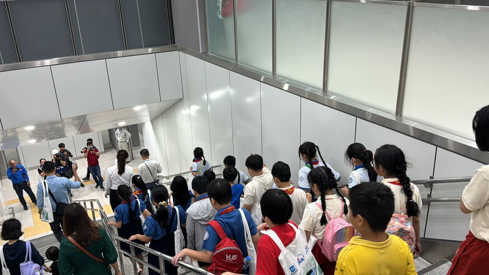 Bên trong ga Ba Son