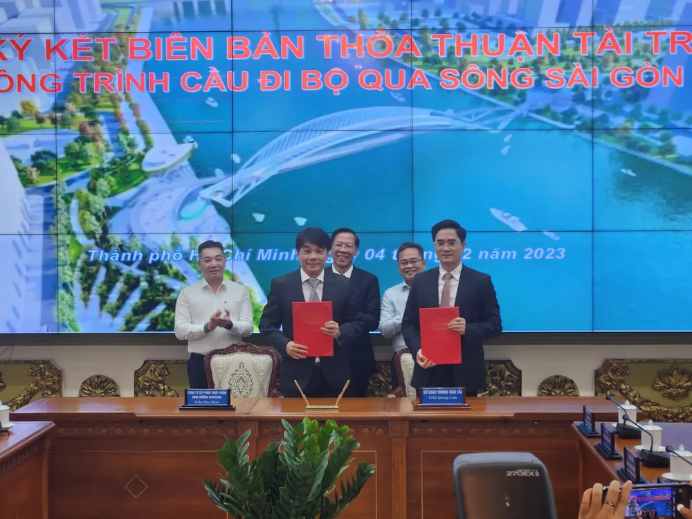 cầu đi bộ qua sông Sài Gòn