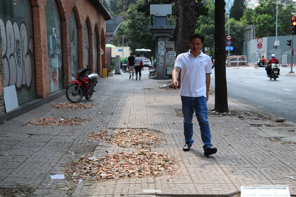 vỉa hè xuống cấp