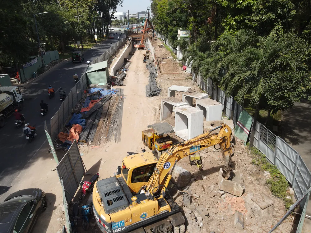 Khu vực đường nối Trần Quốc Hoàn - Cộng Hòa đang được triển khai thi công. Ảnh: ĐÀO TRANG Trần Quốc Hoàn - Cộng Hòa