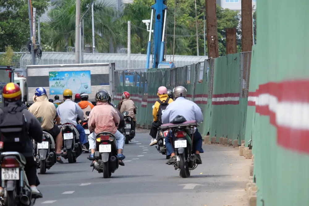 Giao thông trong khu vực thi công dự án đường Trần Quốc Hoàn - Cộng Hòa ổn định, ít xảy ra ùn ứ. Ảnh: ĐÀO TRANG Trần Quốc Hoàn - Cộng Hòa