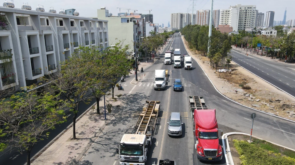 Đường Đồng Văn Cống mở rộng đã tăng cường kết nối với cảng Cát Lái. Đường Đồng Văn Cống