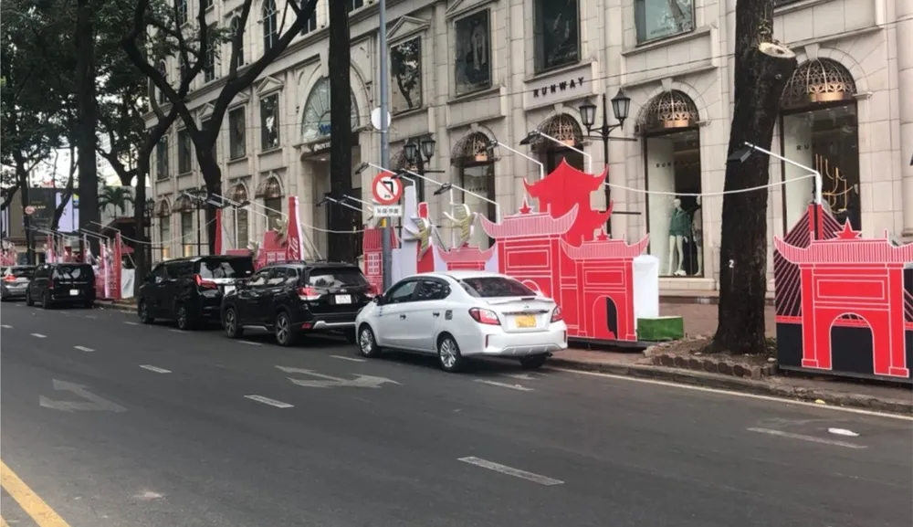 dựng pano quảng cáo lấn chiếm lòng đường, hè phố