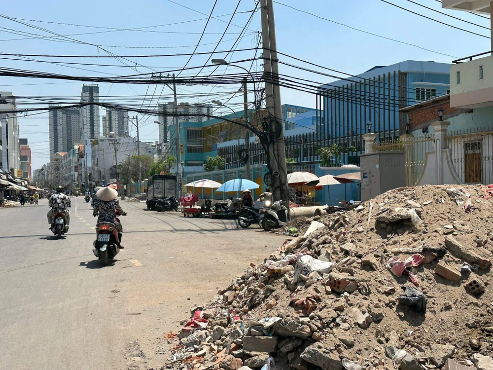 Dự án Tạ Quang Bửu sẽ hoàn thành sau hơn 20 năm triển khai. đường Tạ Quang Bửu, quận 8