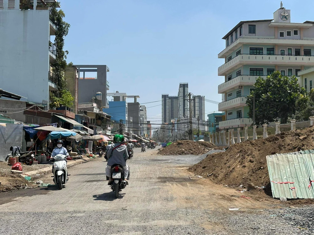 Bà con quận 8 ủng hộ và mong muốn dự án mở rộng Tạ Quang Bửu sớm hoàn thành. đường Tạ Quang Bửu, quận 8