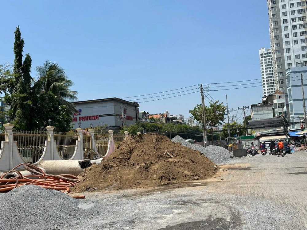Chủ đầu tư đang đẩy nhanh tiến độ dự án. đường Tạ Quang Bửu, quận 8