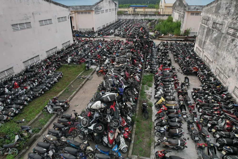 Kho tang vật vi phạm giao thông lớn nhất của Phòng CSGT Công an TP.HCM (PC08) Công an TPHCM ở xã Lê Minh Xuân, huyện Bình Chánh. Ảnh: ĐÀO TRANG bỏ xe vi phạm ở TP.HCM
