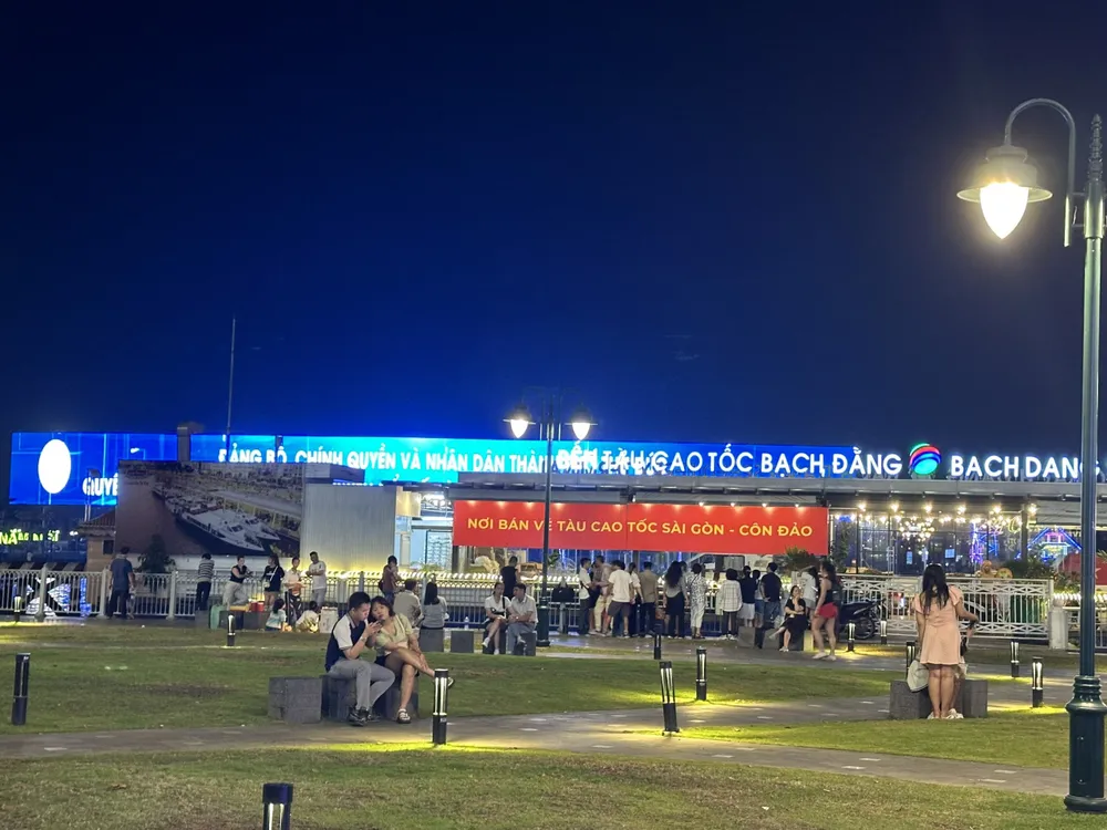 Thông báo về việc bến Bạch Đằng bán vé đi tàu cao tốc Sài Gòn - Côn Đảo. Ảnh: THANH SƠN tàu cao tốc Sài Gòn - Côn Đảo