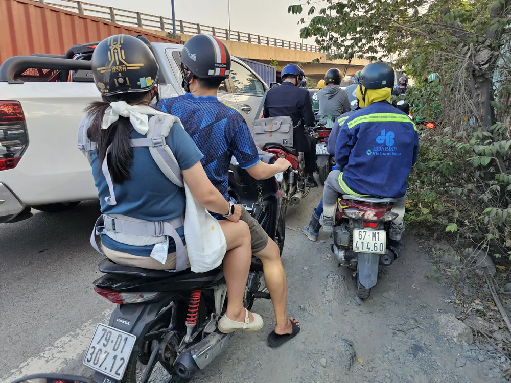 đường Võ Chí Công xuống cấp