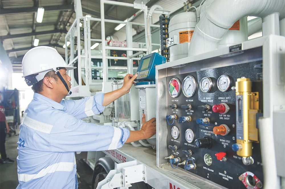 TAPETCO là đơn vị có kinh nghiệm đầu tư, xây dựng và vận hành hiệu quả hệ thống cung ứng nhiên liệu hàng không. Nhiên liệu hàng không máy bay