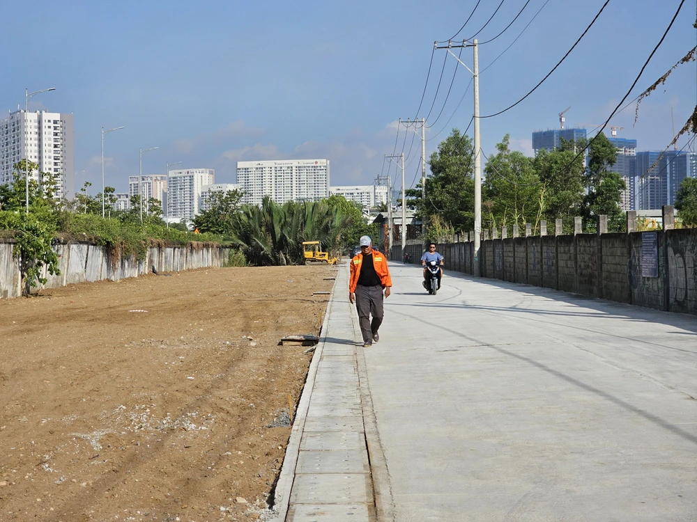 Hẻm 1135 Huỳnh Tấn Phát sau khi được mở rộng. mo-rong-hem-8.jpg