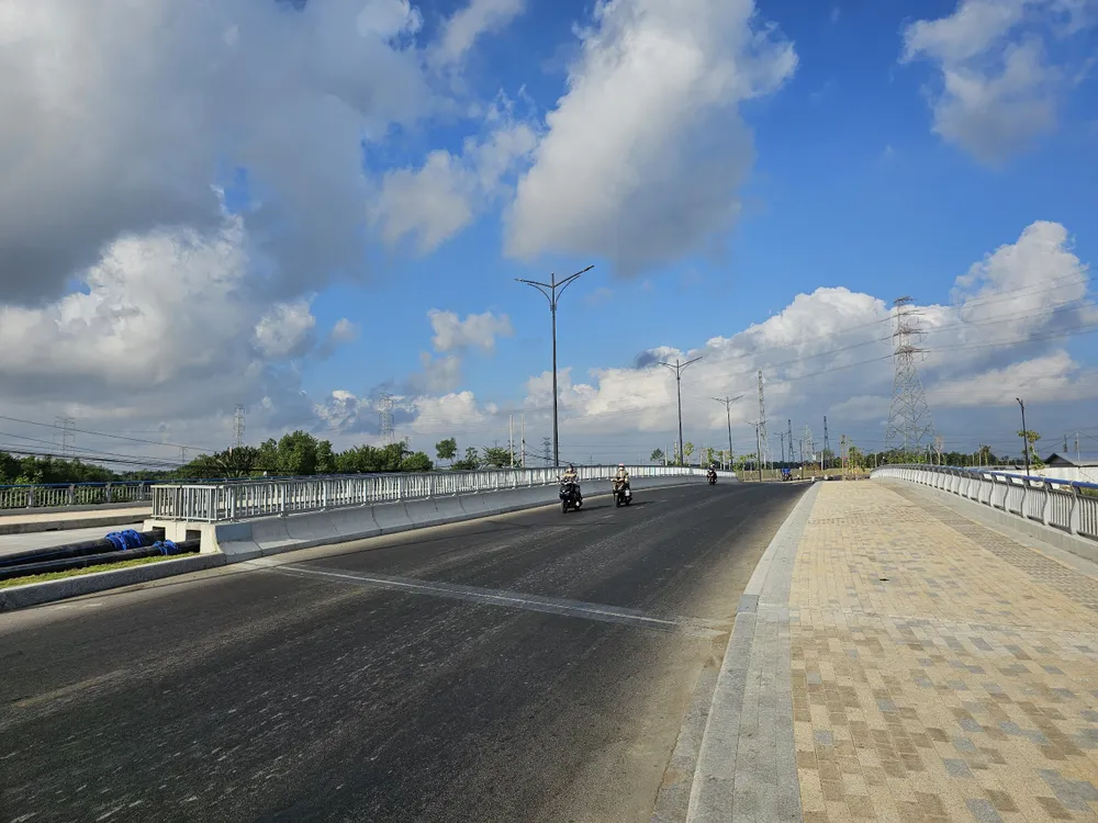 đường Phạm Hữu Lầu thông xe