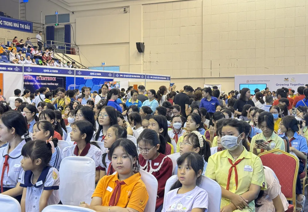 Học sinh tham gia chương trình sử dụng nước sạch và hạn chế khai thác nước ngầm. hạn chế khai thác nước ngầm ở TP.HCM