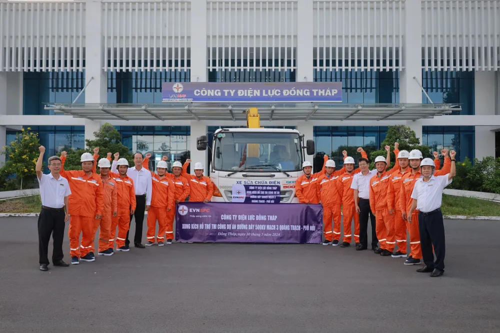 EVNSPC đã tăng cường hơn 350 nhân lực cho dự án đường dây 500kV mạch 3 Quảng Trạch - Phố Nối. Ảnh: EVNSPC EVNSPC tăng cường hơn 350 nhân lực cho dự án đường dây 500kV mạch 3 Quảng Trạch - Phố Nối