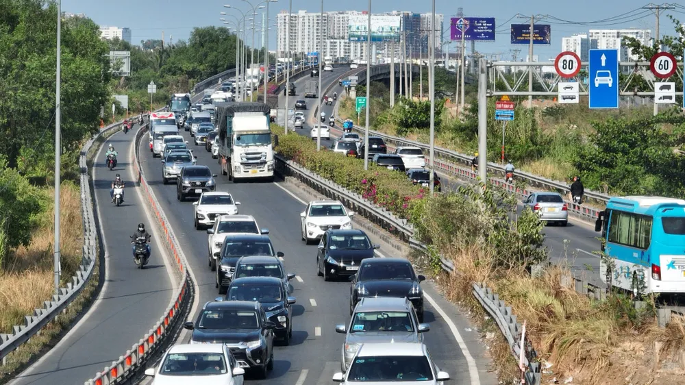Ngành giao thông TP.HCM sẽ hoàn thiện hạ tầng giao thông kết nối ở các cửa ngõ. ngành giao thông TP.HCM đầu tư Quốc lộ, cao tốc kết nối