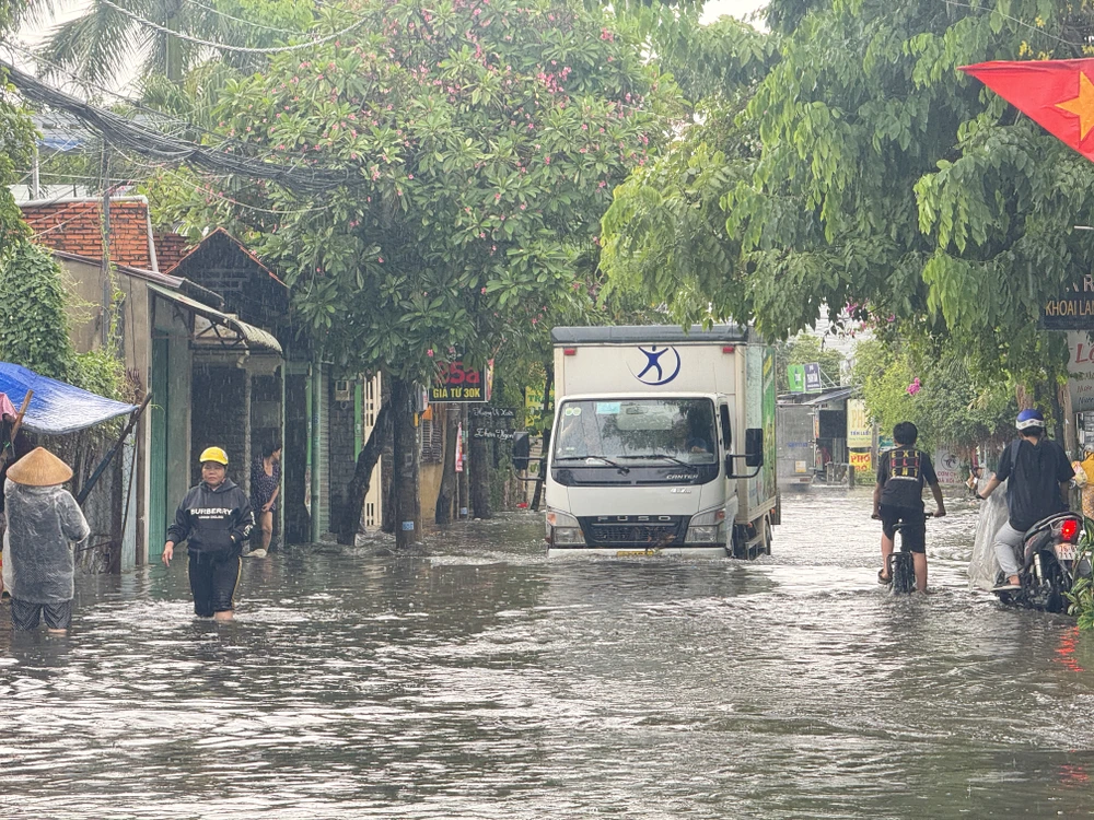 Các phương tiện di chuyển khó khăn. duong-lo-lu23.JPG