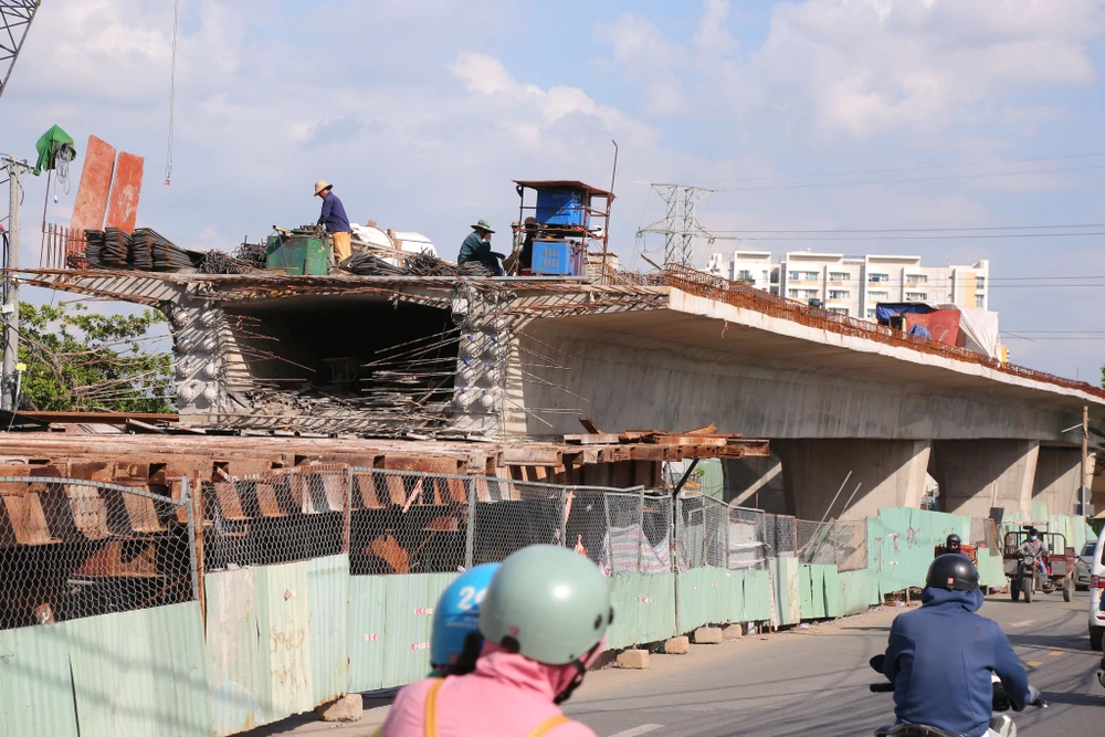 thông xe cầu Nam Lý vào tháng 9