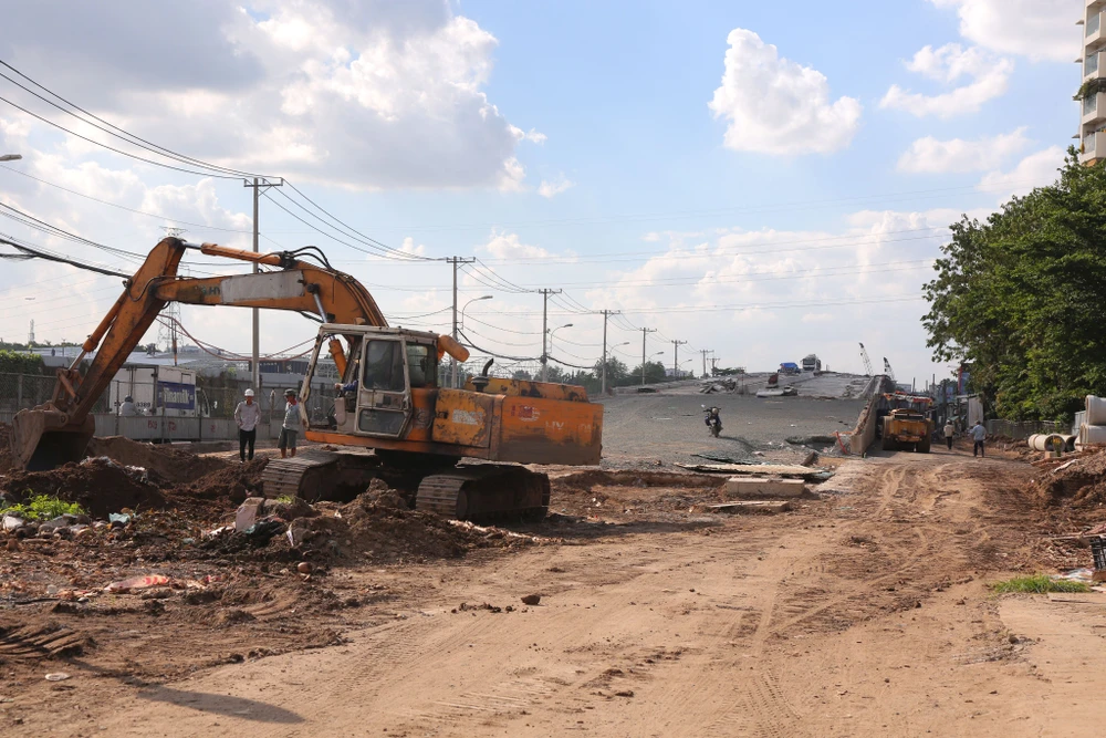 thông xe cầu Nam Lý vào tháng 9