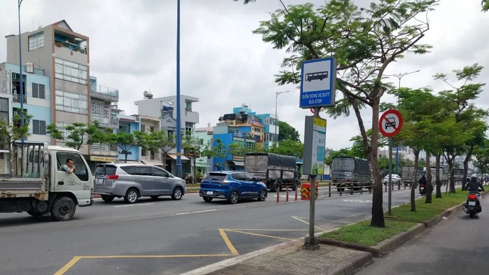 Một đoạn đường Võ Văn Kiệt sẽ được sửa chữa, cải tạo dải phân cách giữa hai làn xe máy. Một đoạn đường Võ Văn Kiệt sẽ được sửa chữa, cải tạo dải phân cách giữa hai làn xe máy