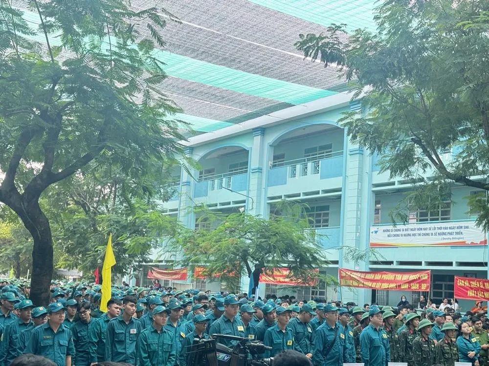Trung đoàn Gia Định thuộc Bộ Tư lệnh cùng quận 7 cùng phối hợp xây dựng cảnh quan, nạo vét kênh rạch. mở rộng hẻm quận 7, xây dựng cảnh quan đô thị