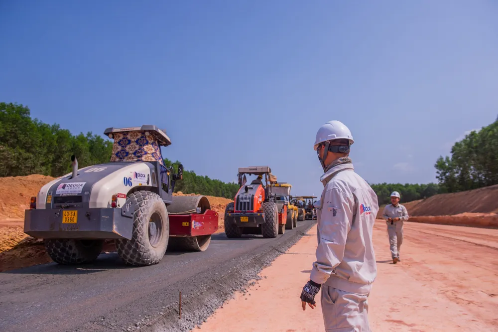 Tập đoàn Đèo Cả đang triển khai thi công tại dự án cao tốc Quảng Ngãi - Hoài Nhơn. Tập đoàn Đèo Cả tham gia nhiều dự án