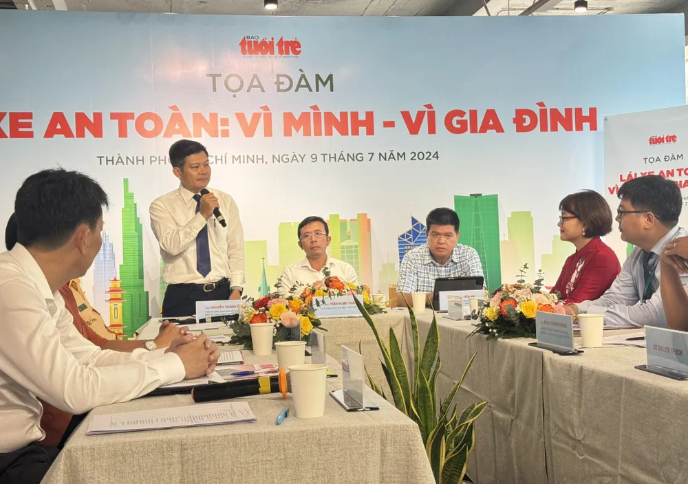 Báo Tuổi trẻ tổ chức Toạ đàm 'Lái xe an toàn: Vì mình - Vì gia đình'.