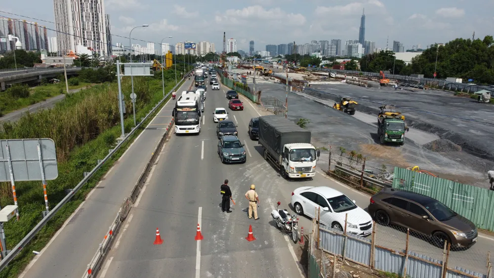CSGT phân luồng ở cao tốc TP.HCM - Long Thành - Dầu Giây. Nhiều tuyến đường ở phía Đông TP.HCM