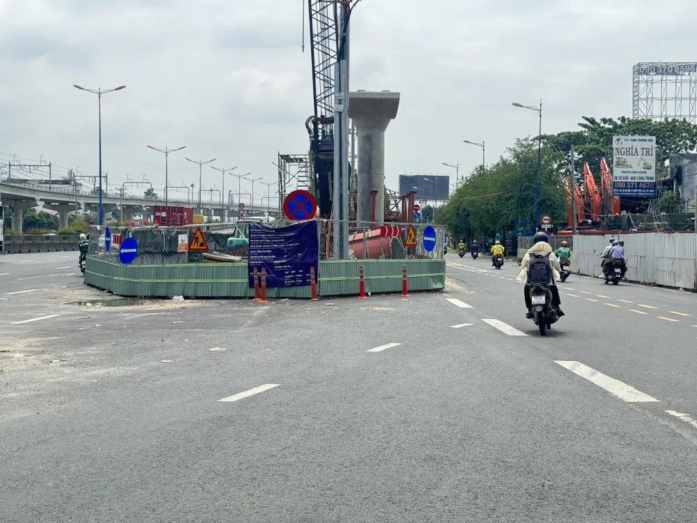 đề xuất cấm container, xe tải trên 5 tấn lưu thông lên cầu vượt ngã tư Thủ Đức