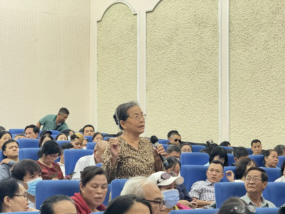 Nhiều người dân ý kiến về giá bồi thường, khu vực tái định cư dự án vành đai 2. Ảnh: ĐÀO TRANG giá bồi thường, khu vực tái định cư dự án vành đai 2