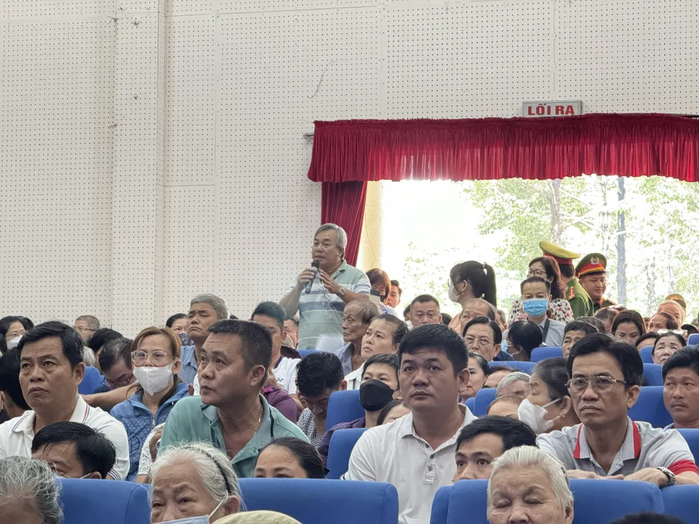 Người dân có ý kiến về dự án vành đai 2. Ảnh: ĐÀO TRANG dự án vành đai 2