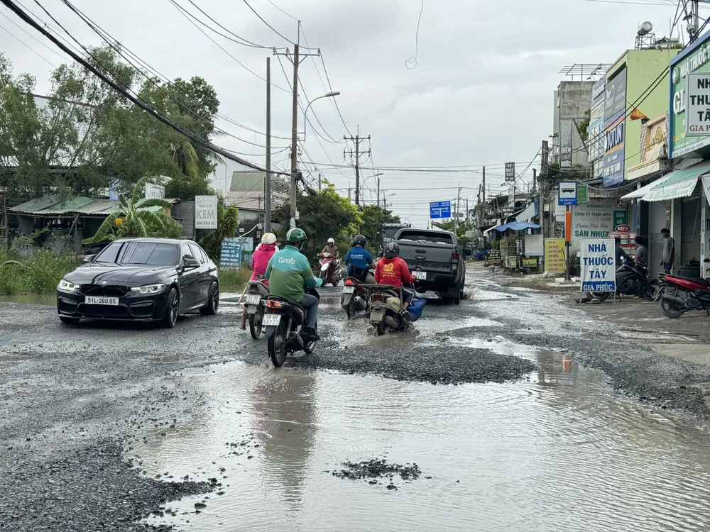 Đường Lò Lu thường xuyên xuống cấp. Ảnh: ĐT khởi công đường Lò Lu, TP Thủ Đức