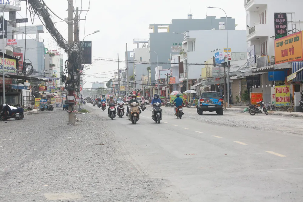 Khi nào di dời hàng loạt trụ điện trên đường Tân Kỳ Tân Quý