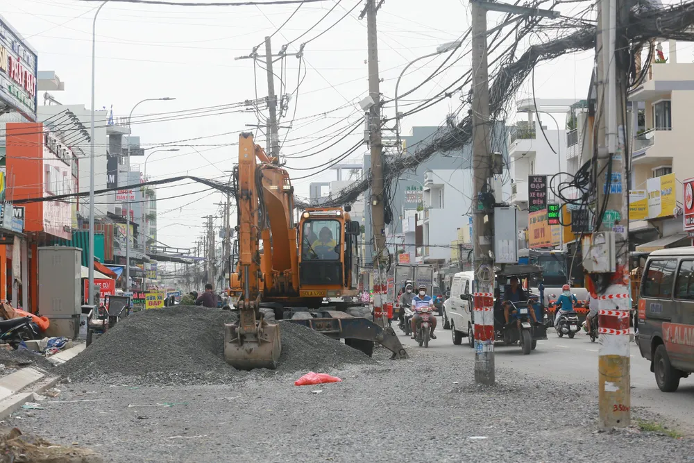 Khi nào di dời hàng loạt trụ điện trên đường Tân Kỳ Tân Quý