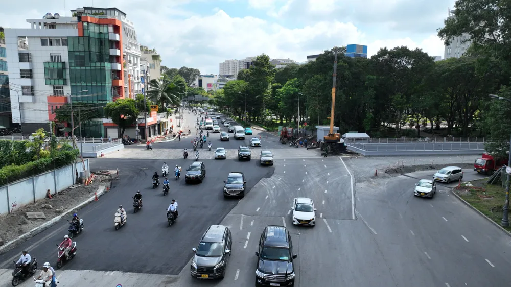 Thông xe hạng mục hầm chui Trần Quốc Hoàn sẽ góp phần giảm ùn ứ khu vực sân bay Tân Sơn Nhất. Ảnh: ĐÀO TRANG Thông xe hạng mục hầm chui Trần Quốc Hoàn