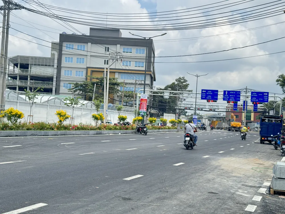 Từ hầm chui Trần Quốc Hoàn có thể kết nối thẳng với đường Thăng Long. Ảnh: ĐÀO TRANG hầm chui Trần Quốc Hoàn