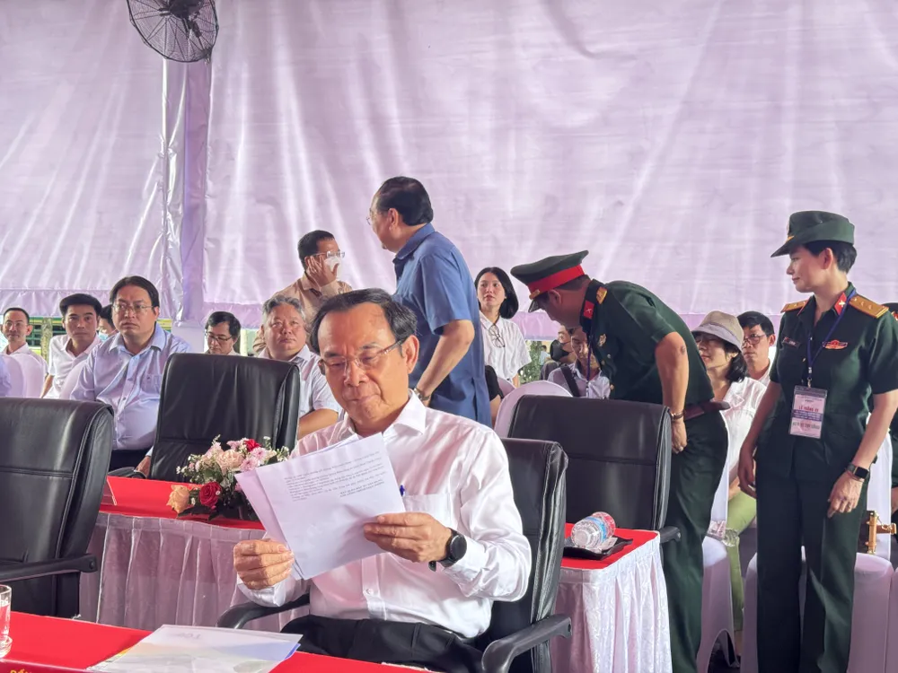 Bí thư Thành uỷ TP.HCM Nguyễn Văn Nên tham dự lễ thông xe dự án đường nối Trần Quốc Hoàn - Cộng Hoà. Ảnh: ĐÀO TRANG IMG_1088.jpeg