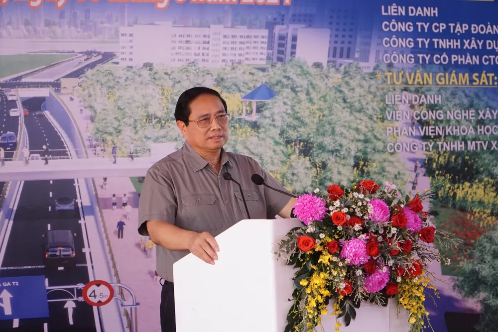 Thủ tướng Chính phủ yêu cầu TP.HCM tiếp tục phát huy tinh thần "chỉ bàn làm - không bàn lùi", vượt nắng thắng mưa. Ảnh: ĐÀO TRANG trần quốc hoàn .jpg