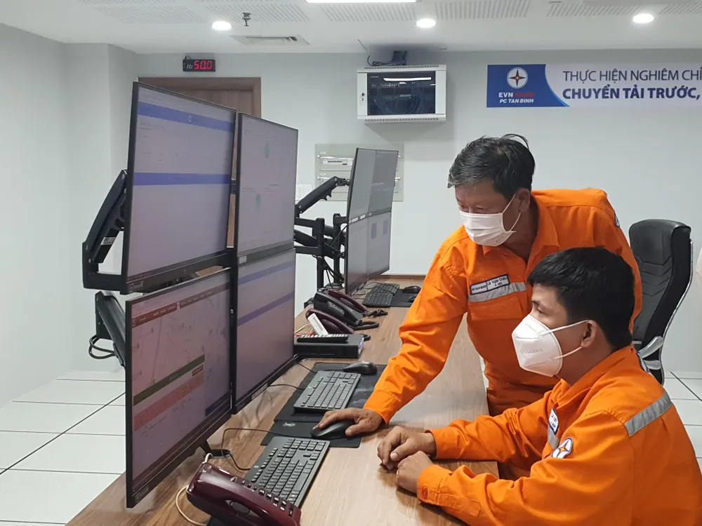 Điện lực TP.HCM đảm bảo an toàn điện trong mùa mưa bão. Ảnh: TN Điện lực TP.HCM đảm bảo an toàn điện trong mùa mưa bão